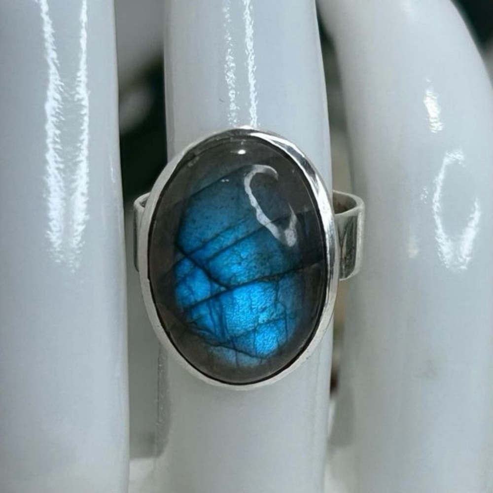 Sterling Silver Labradorite
Ring Womens Size 5 3/4
Blue Oval Gemstone Bezel Set - Picture 2 of 8